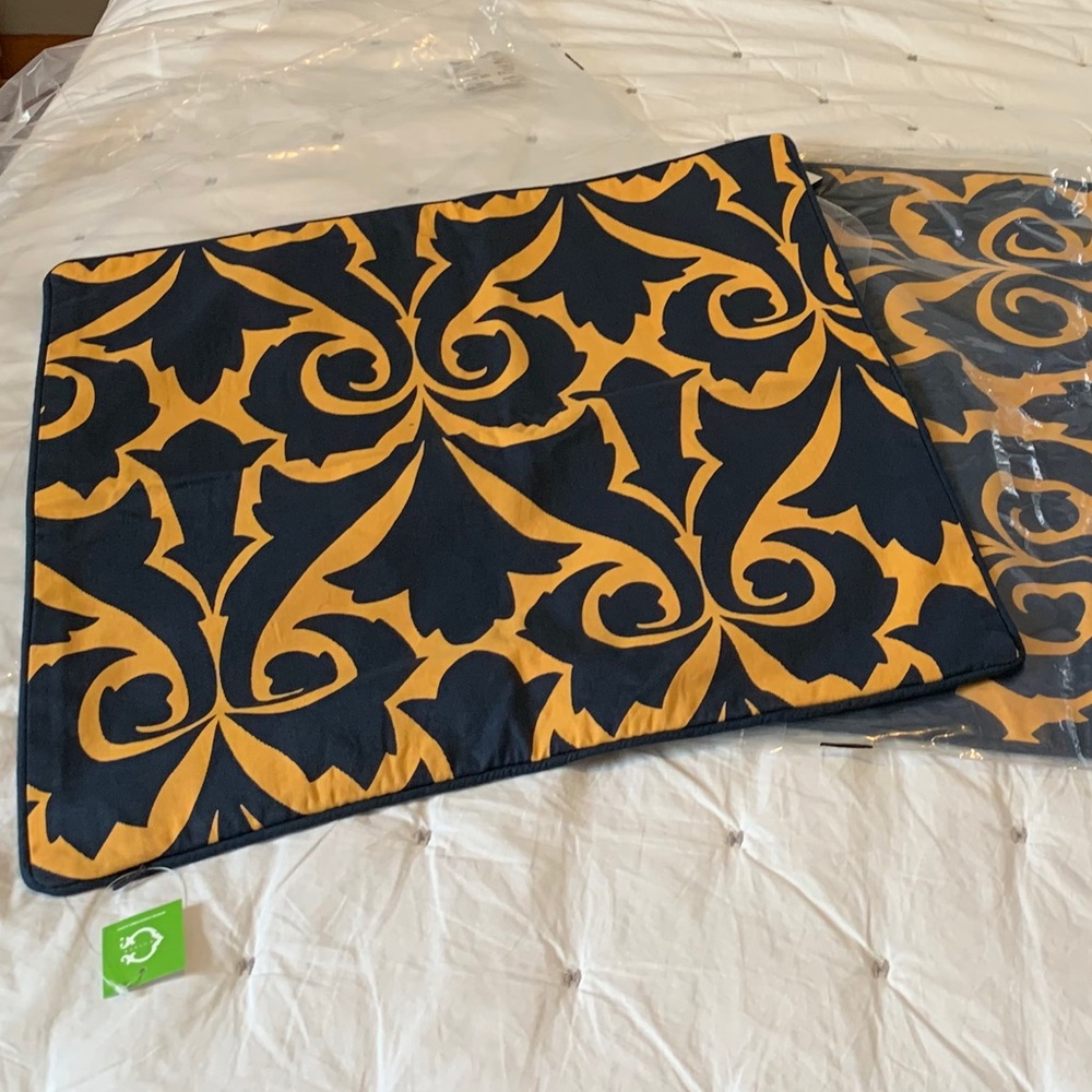 C. Wonder Set of Two Pillow Cases Yellow & Navy